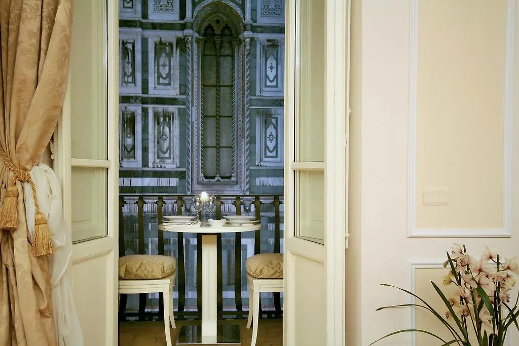 Aparthotel Granduomo Charming Accomodation Florenz